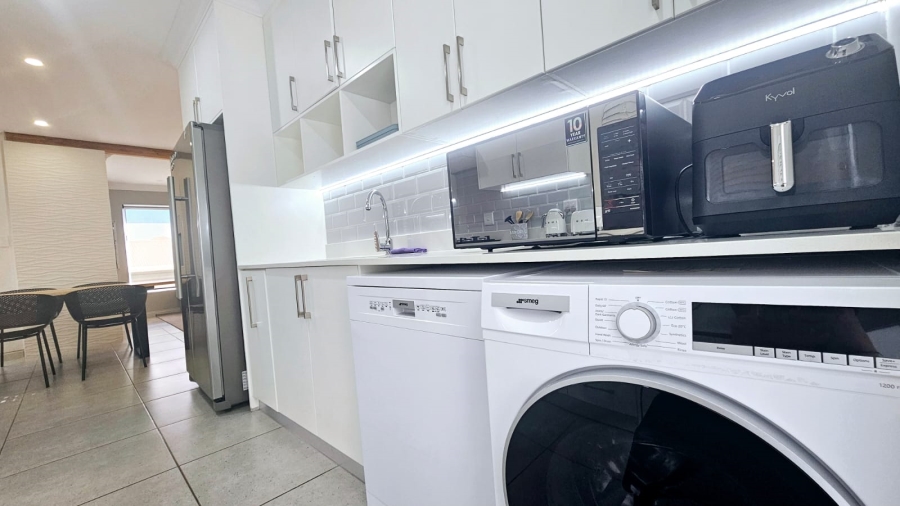To Let 3 Bedroom Property for Rent in Hartenbos Central Western Cape